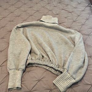 Cropped turtleneck sweatshirt with knit